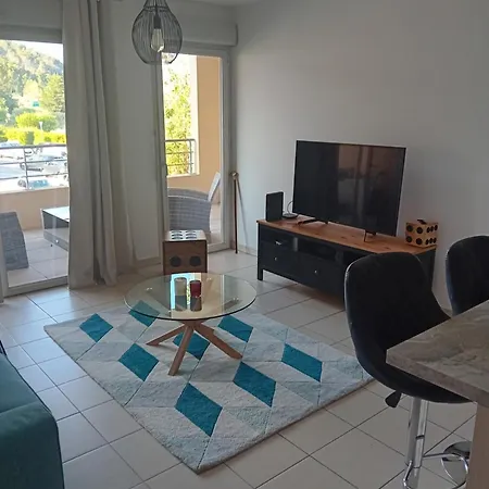 Superbe Appartement T2 Cuers Exterior photo